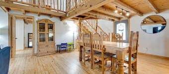 Pet-friendly Cabin on 3 Acres: 7 Mi to Uvalde!