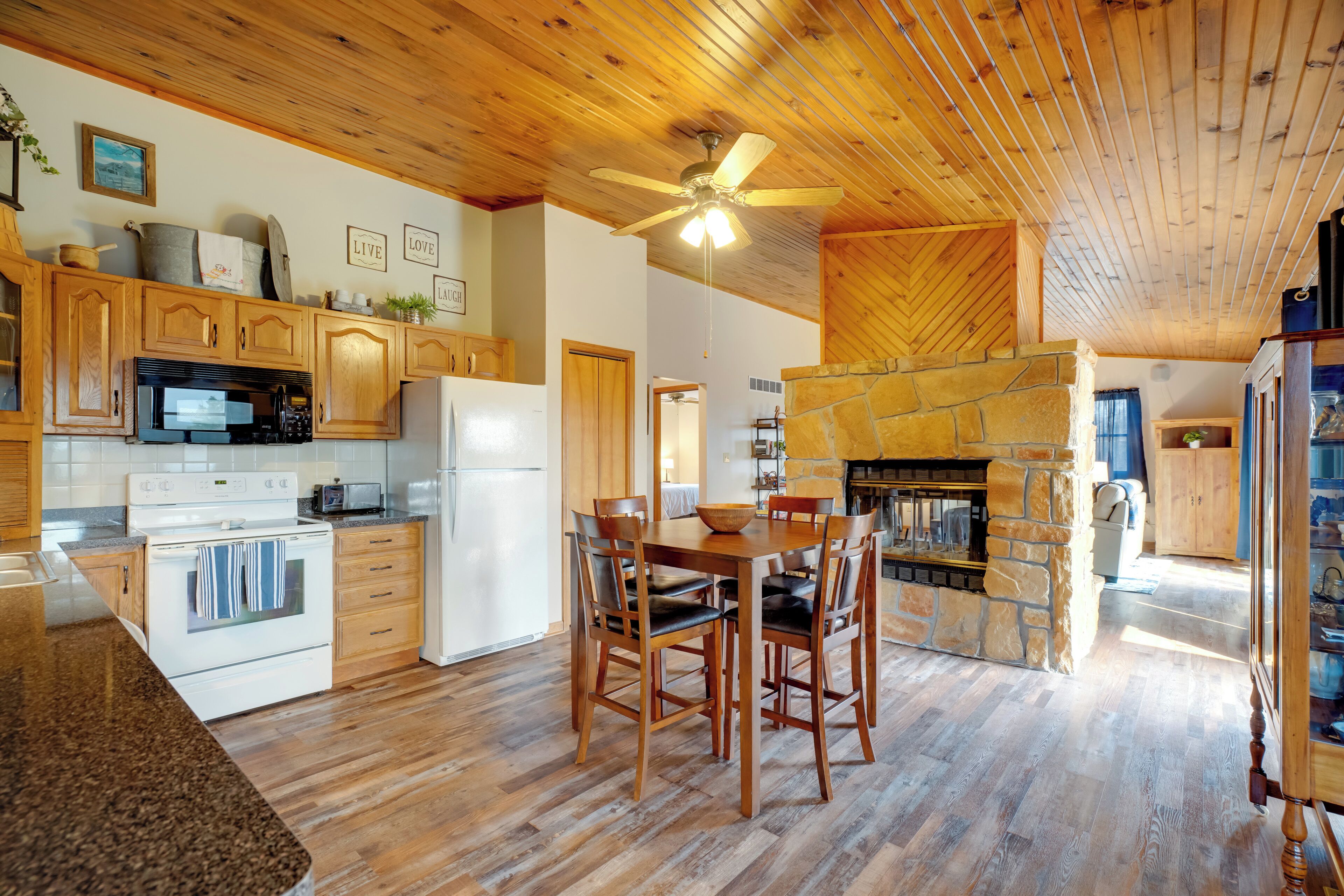 Mökki (2 Bedrooms) | Sisätilat