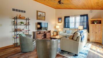 Cottage (2 Bedrooms) | Front of property