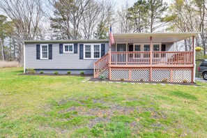 House (3 Bedrooms) | Interior - Toano Home w/ Screened Porch: Steps to Lake! (Toano)