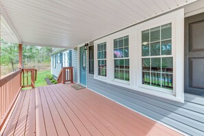 House (3 Bedrooms) | Interior - Toano Home w/ Screened Porch: Steps to Lake! (Toano)