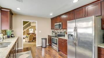 House (5 Bedrooms) | Interior