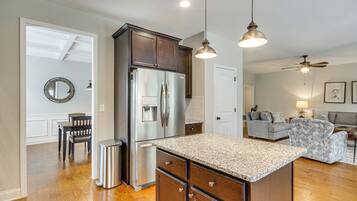 ุงูู
ูุดุฃุฉ ู
ู ุงูุฏุงุฎู