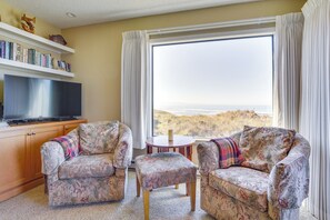 Apartment (1 Bedroom) | Interior - Watsonville Condo w/ Ocean Views & Beach Access (Watsonville)