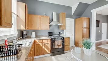 Microwave, oven, stovetop, blender