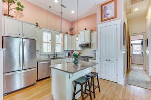 Cottage (2 Bedrooms) | Interior - Charming Wilmington Cottage - Walk to Downtown! (Wilmington)