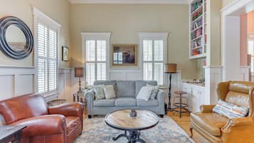 Cottage (2 Bedrooms) | Interior