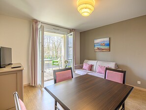 Apartment | Living area - Les Rives de Pont Aven - Vacancéole (Pont-Aven)