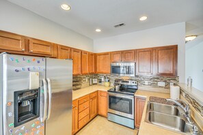 Apartment (2 Bedrooms) | Interior - Cozy Greensboro Townhome w/ Community Pool & Grill (Greensboro)