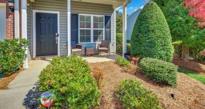 Cozy Greensboro Townhome w/ Community Pool & Grill