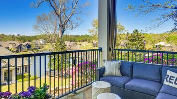 Apartment (3 Bedrooms) | Front of property