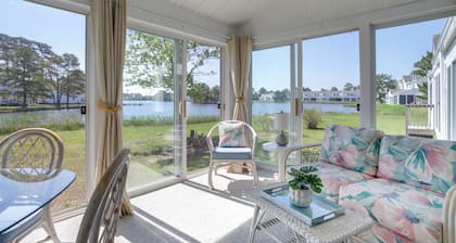 Porch & Water Views: Getaway in Mallard Lakes