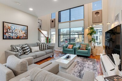 Luxe Newark Retreat w/ Rooftop Deck: Pets Welcome!