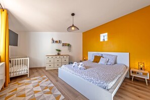 5 slaapkamers, een strijkplank/strijkijzer, gratis wifi, beddengoed