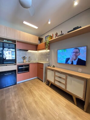 Mikrowelle, Ofen, Herdplatte, Geschirrspüler