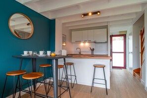 Fridge, microwave, oven, dishwasher - La Terrasse du Golf - Appt avec terrasse (Benodet)