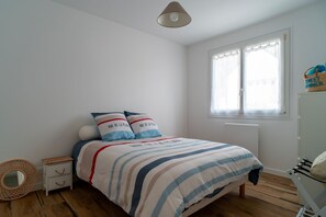 4 chambres, fer et planche à repasser, accès au Wi-Fi (inclus)