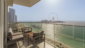 Apartemen Comfort, 3 kamar tidur, pemandangan laut | Pemandangan balkon