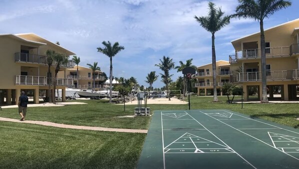 Sport court - Beautiful 2/2 Villa in Key Largo, Fl (Key Largo)