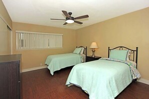 2 soverom, strykejern/-brett, wi-fi (inkludert) og sengetøy