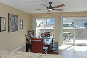 Outdoor dining - 4804 Seashore A | Quaint + Across From The Beach With Large (Newport Beach)