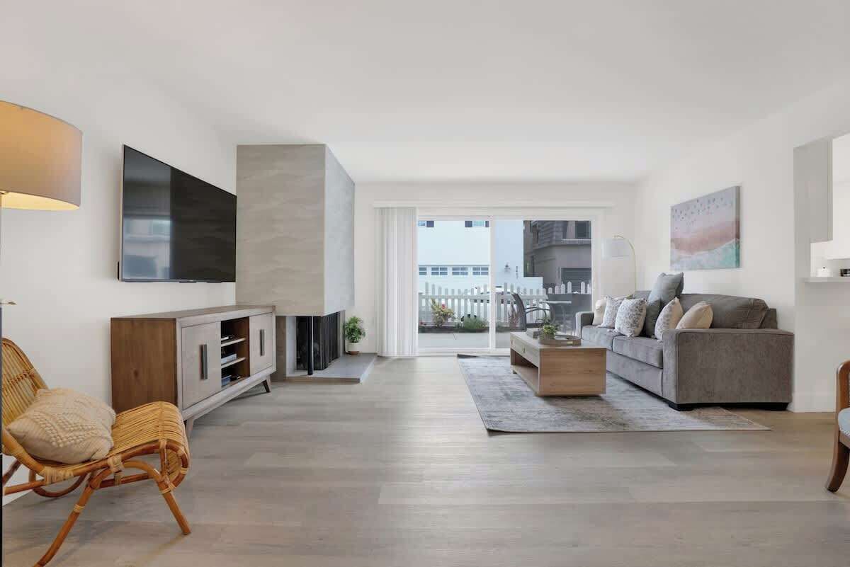 Smart TV, fireplace, offices