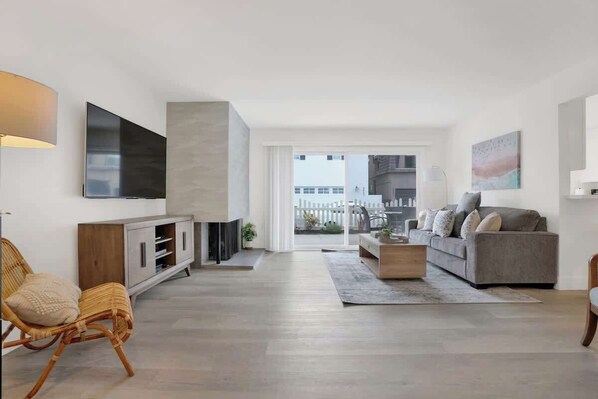 Smart-TV, Kamin, Arbeitsbereiche