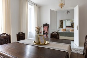 2 chambres, fer et planche à repasser, Wi-Fi, draps fournis