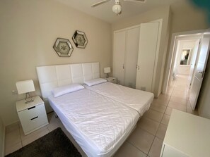 3 slaapkamers, een kluis op de kamer, een strijkplank/strijkijzer