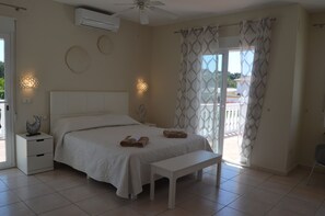 3 slaapkamers, een kluis op de kamer, een strijkplank/strijkijzer