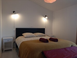 1 bedroom, iron/ironing board, travel cot, free WiFi