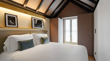 StrykjÀrn/strykbrÀda, gratis wi-fi och sÀngklÀder