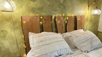 2 bedrooms, desk, iron/ironing board, WiFi