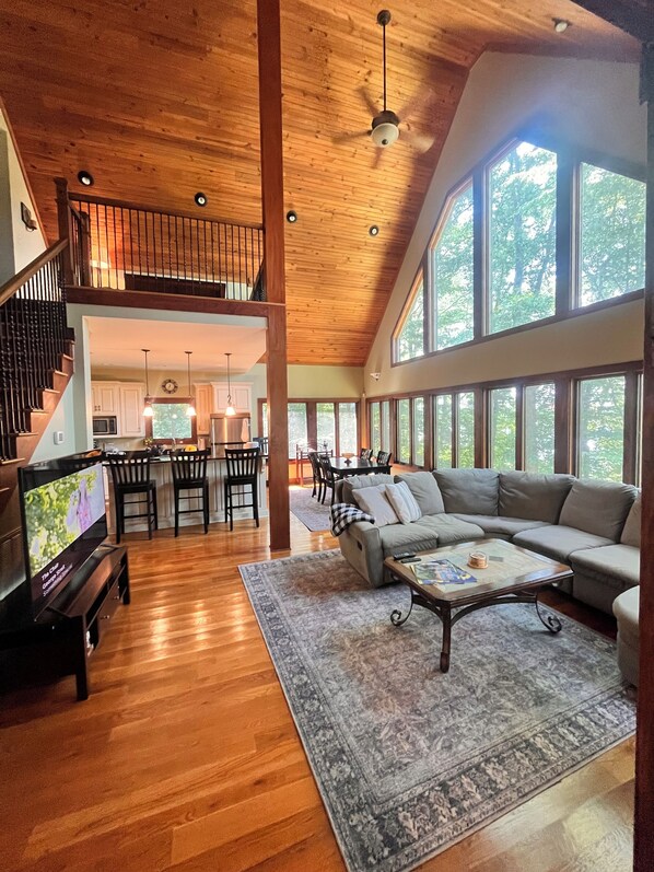 TV connectée, lecteur de DVD, livres, vidéothÚque