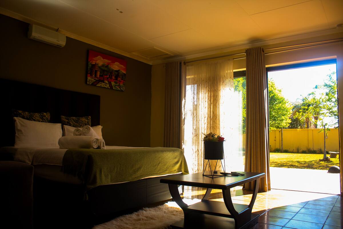 Habitación Confort, 1 cama de matrimonio, baño privado, vistas al jardín | Wifi gratis