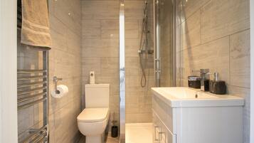 House | Bathroom | Separate tub and shower, deep soaking tub, hair dryer, towels