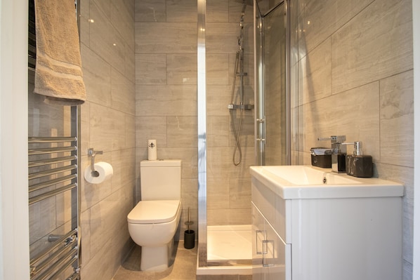 Bathroom - 2-bed Near the O2 Arena & Excel & Free Parking (London)
