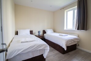 House | 2 bedrooms, free WiFi, bed sheets - 2-bed Near the O2 Arena & Excel & Free Parking (London)