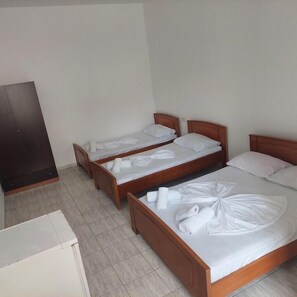 Habitación cuádruple urbana | Escritorio y wifi gratis 