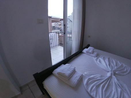 Quarto quƔdruplo urbano | 1 quarto, escrivaninha, Wi-Fi de cortesia