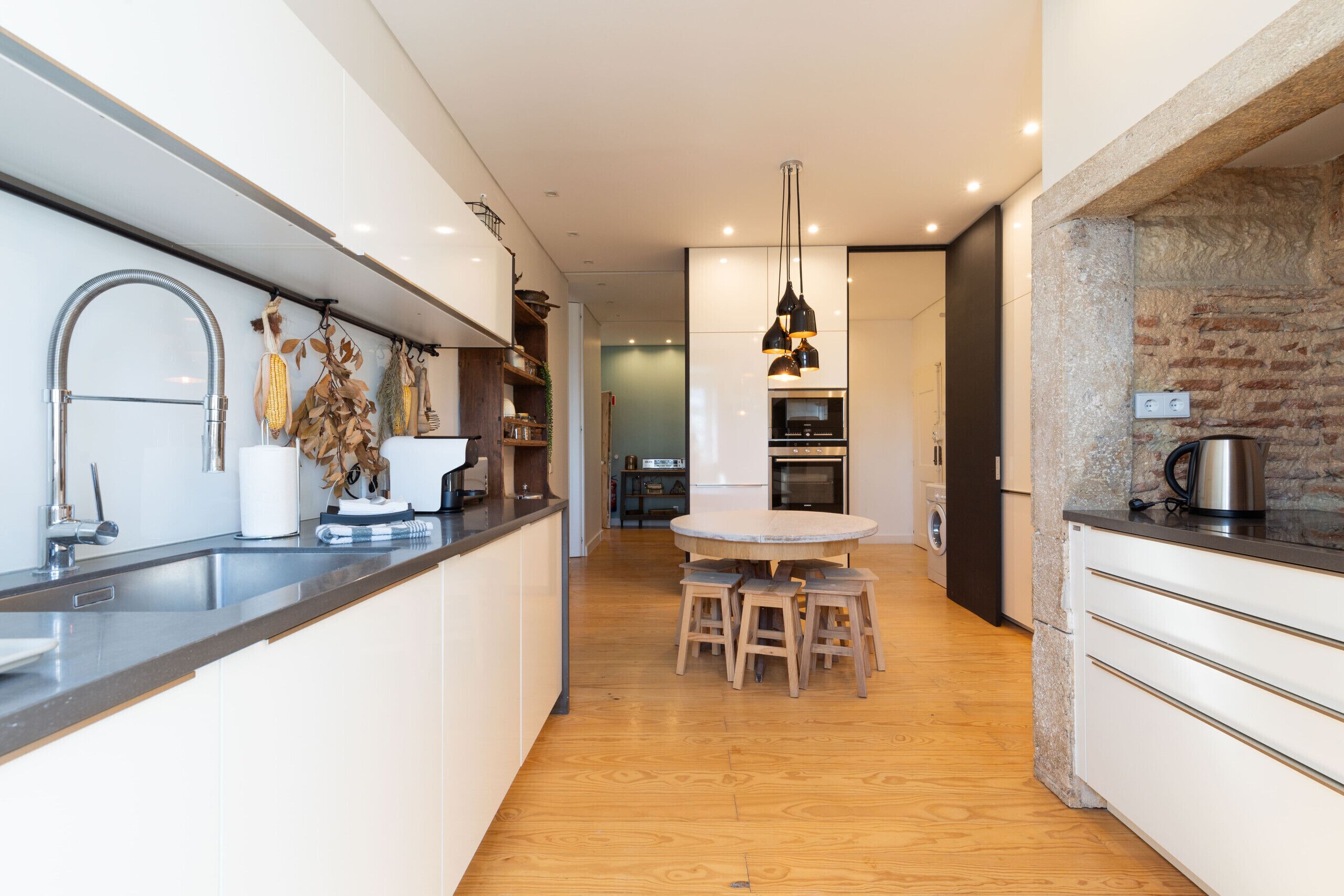 Réfrigérateur, micro-ondes, four, lave-vaisselle