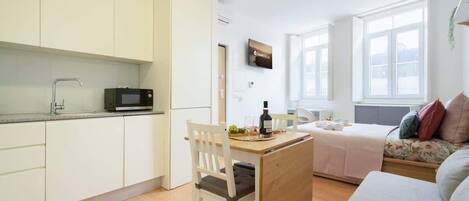 1 chambre, fer et planche à repasser, lit de bébé portatif, Wi-Fi