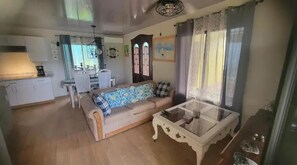 Smart TV, libros y estéreo 