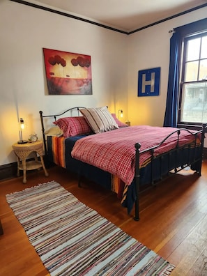3 habitaciones, escritorio, tabla de planchar con plancha y wifi gratis 