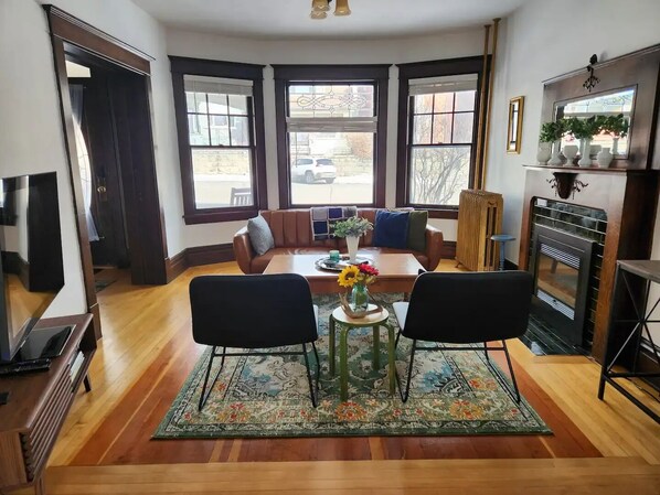 Smart TV, fireplace, books, printers