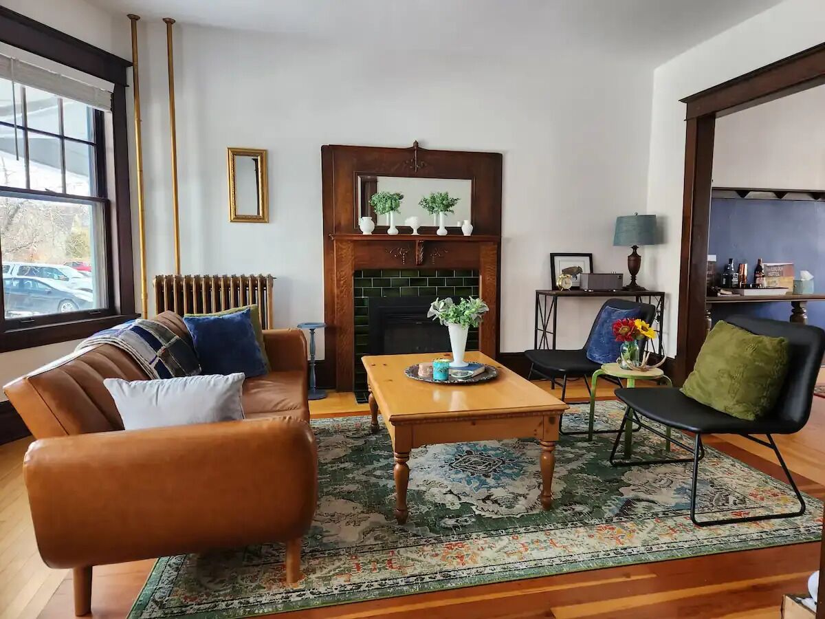 Smart-TV, peis, bøker og printere