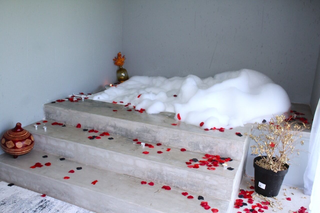 双人护理室、热水浴缸、身体护理、芳香疗法、热石按摩、深层组织按摩