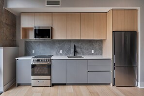 فرن، موقد طهي مسطح، غسالة أطباق، مستلزمات طهي/أطباق/أوعية