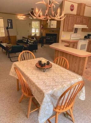 Living area - Wildcat Oaks (Hawthorne)