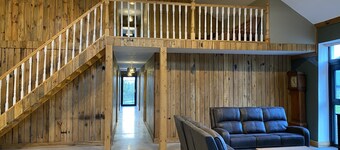 Extremely spacious rustic 7 Bedroom Barn Conversion, Family & Pet friendly 